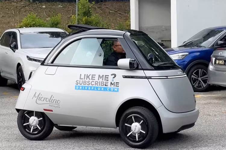 Tại Việt Nam, phân khúc xe điện mini đang nhận được nhiều sự quan tâm của người dùng, với sản phẩm nổi bật như VinFast VF3. Mẫu SUV điện mini đến từ thương hiệu Việt có giá bán 299 triệu đồng, tiêu thụ được tổng cộng 28.704 chiếc trong 8 tháng đầu năm.