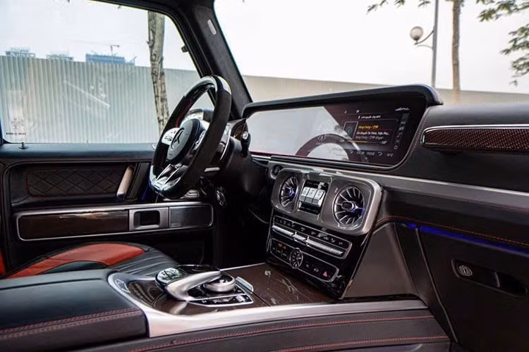 Phiên bản độ Brabus 800 Widestar không chỉ được trang bị gói body kit rất hầm hố mà còn có việc hãng độ Brabus xử lý lại khối động cơ V8, dung tích 4.0 lít, tăng áp kép nguyên bản trên chiếc xe SUV hạng sang Mercedes-AMG G63.