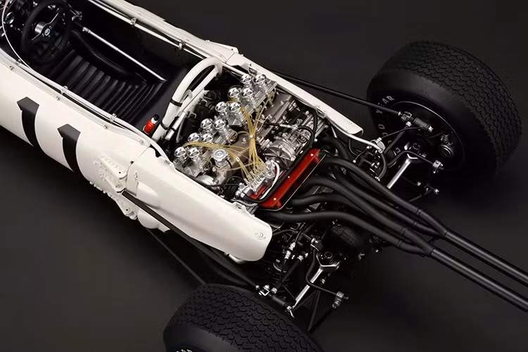 Sẽ có hai phiên bản mô hình trên thị trường, một phiên bản tỷ lệ 1:8 và phiên bản còn lại tỷ lệ 1:18. Cả hai đều được sản xuất giới hạn và khá đắt đỏ đối với một thứ, về bản chất, là đồ chơi. Thực tế, nếu chúng ta đọc đúng thông tin của Honda, một trong hai em bé này sẽ đắt hơn cả một chiếc xe Honda thật.