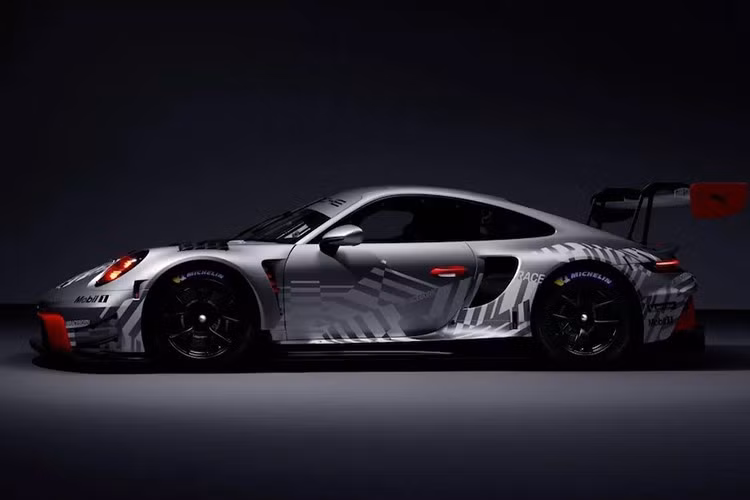 Porsche 911 GT3 R 2026 sẽ được hưởng lợi từ một số cải tiến về hệ thống treo và kiểu dáng, được thiết kế để mang lại "khả năng xử lý cân bằng hơn và khả năng lái tốt hơn".
