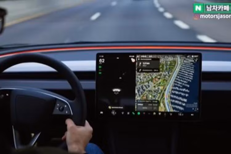 Cụm đồng hồ truyền thống nhường chỗ cho bố cục tối giản, tập trung vào hiển thị kỹ thuật số. Hệ thống lái bán tự động cấp độ 2.5 và nền tảng giải trí Gleo AI điều khiển giọng nói hứa hẹn nâng cao trải nghiệm người dùng.