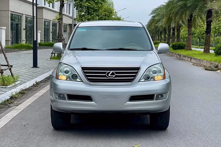 Dù không còn ở đỉnh cao phong độ, những mẫu SUV hạng sang đời cũ vẫn sở hữu giá trị sử dụng rõ rệt trong tầm giá dưới 400 triệu đồng.Với số tiền chỉ ngang một chiếc xe hạng A mới, người dùng có thể tiếp cận những chiếc xe từng thuộc phân khúc cao cấp, được trang bị hệ dẫn động bốn bánh, động cơ mạnh mẽ cùng nội thất tiện nghi.