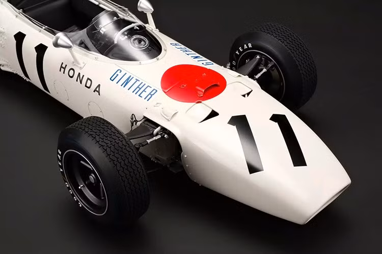 Đội ngũ này nổi tiếng với các bản sao của những chiếc xe biểu tượng như Jaguar E-type Series 1, Ferrari 250 GTO, hay McLaren MCL38, cùng nhiều mẫu xe khác. Các mô hình tỷ lệ RA272 tuân theo cùng một công thức và sự tỉ mỉ đến từng chi tiết như các sản phẩm Amalgam khác, và chúng được chế tạo thủ công.