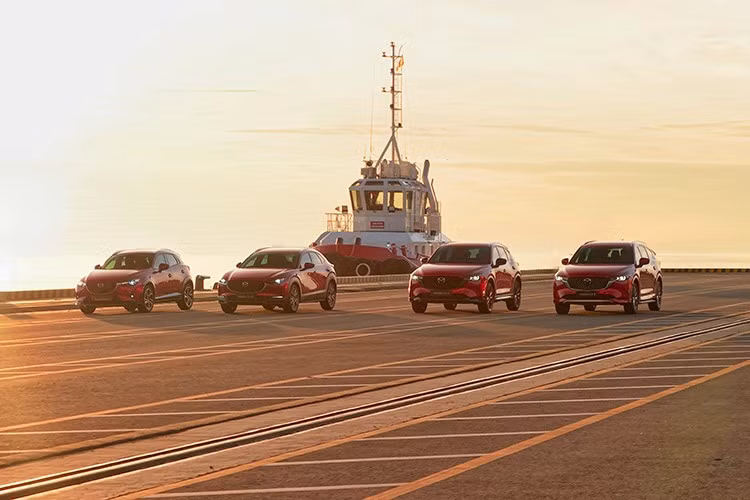 New Mazda CX-3 là mẫu xe mới được sản xuất tại nhà máy THACO MAZDA tại Việt Nam, kế thừa trọn vẹn những giá trị cốt lõi của thương hiệu cùng ngôn ngữ thiết kế thế hệ mới. Cùng với các mẫu SUV Mazda CX-30, CX-5 và CX-8, New Mazda CX-3 mang đến sự lựa chọn đa dạng, đáp ứng nhu cầu và phong cách sống của nhiều nhóm khách hàng.