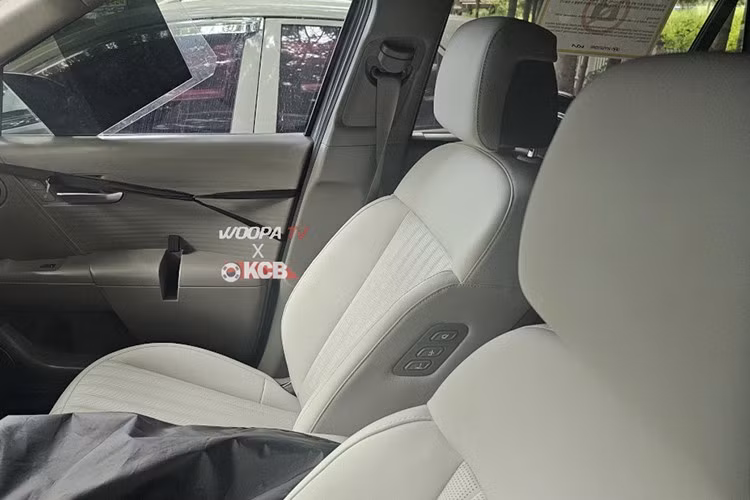 Tucson 2026 cũng được trang bị trợ lý ảo Gleo, hoạt động như một phiên bản tích hợp ChatGPT, giúp điều khiển bằng giọng nói, dẫn đường, giải trí hay thiết lập xe thông qua tương tác tự nhiên.