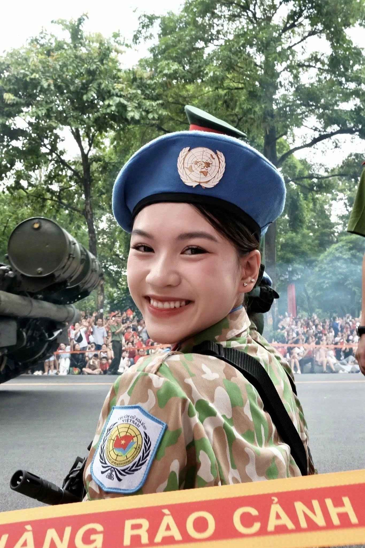 Nữ chiến sĩ trên tờ Tri Thức - Znews chia sẻ bản thân thường xuyên giữ gương mặt tươi tắn vì được mọi người "khen cười xinh". Ảnh: FBNV