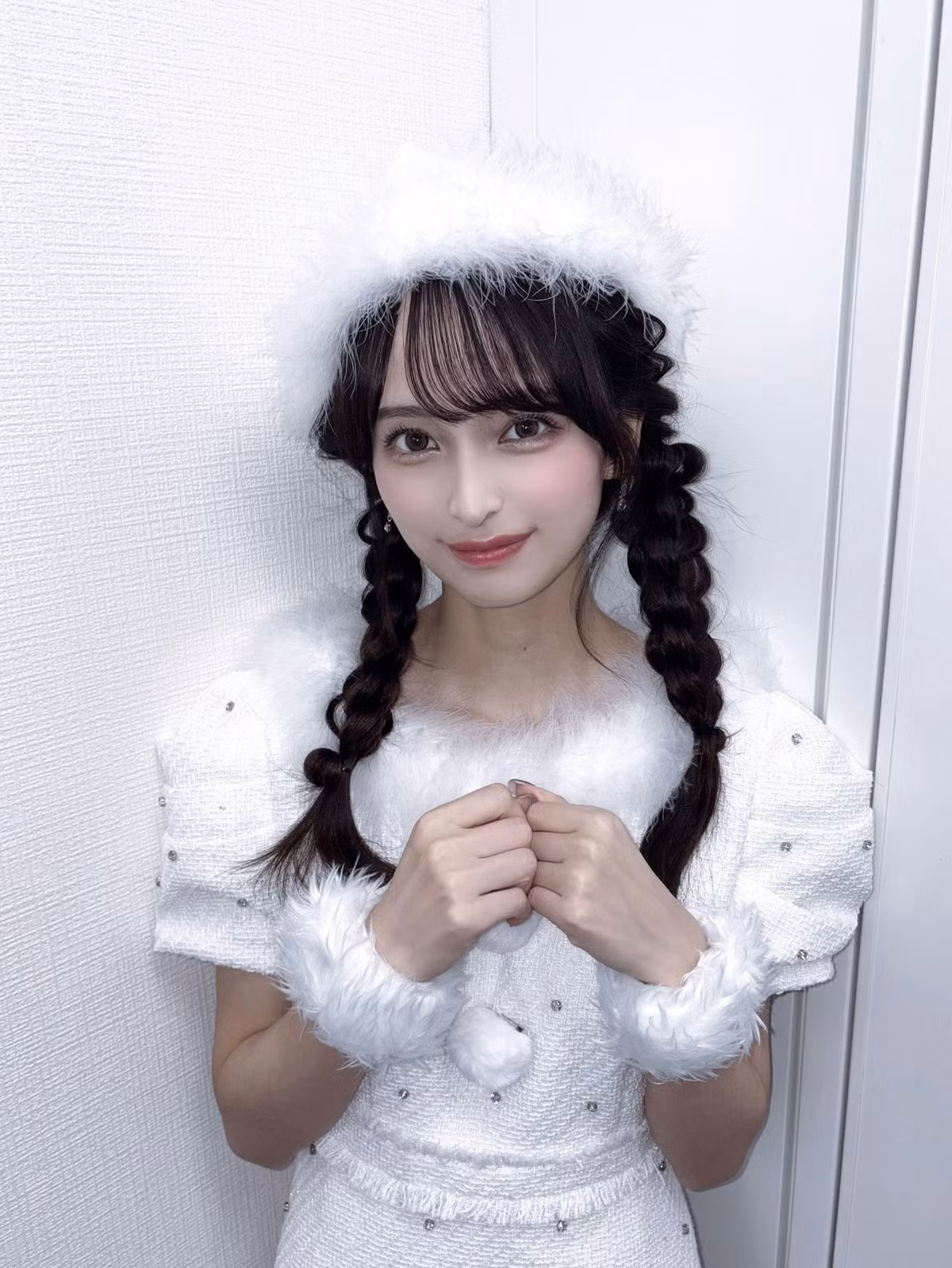 Không ít ý kiến cho rằng sức hút của khoảnh khắc đến từ sự kết hợp hoàn hảo giữa ngoại hình, thần thái và thời điểm. ALLY không tạo dáng, không chủ ý diễn, mà chỉ đơn giản là khoảnh khắc tự nhiên được bắt trọn đúng lúc.