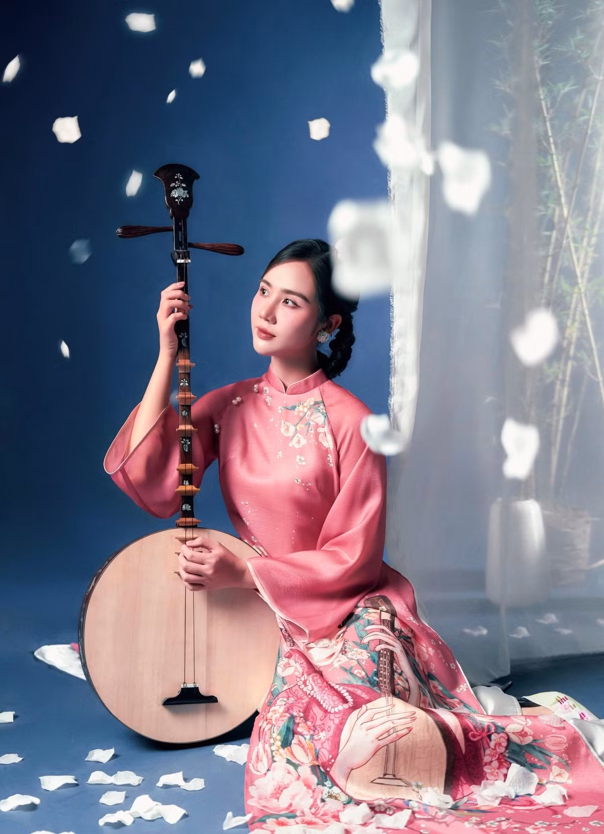 Trong giai đoạn 2024–2025, Huyền Lizzie tiếp tục tạo dấu ấn với vai chính trong Chúng ta của 8 năm sau và dự án Cách em 1 milimet (phát sóng cuối 2025 – đầu 2026), nơi cô hóa thân thành hình ảnh “nữ tổng tài” sắc sảo, bản lĩnh – một màu sắc hoàn toàn mới so với những vai diễn trước đó.