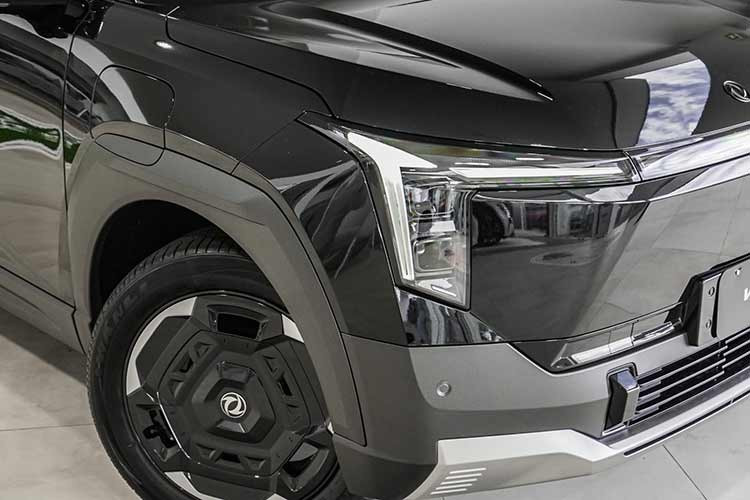 Mô-tơ điện kết hợp với pin lithium-sắt-photphat (LFP) dung lượng 51,87 kWh, cho phạm vi hoạt động ước tính 471 km theo chuẩn CLTC của Trung Quốc. Tuy nhiên, nếu quy đổi theo chuẩn WLTP, con số thực tế dự kiến chỉ rơi vào khoảng 330-380 km.