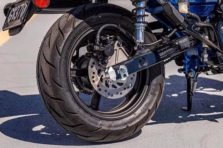 Mức tiêu thụ nhiên liệu theo tiêu chuẩn WMTC đạt 65,7 km/lít nhiên liệu, tiếp tục khẳng định thế mạnh về khả năng tiết kiệm nhiên liệu của dòng xe nhỏ mang phong cách Honda.