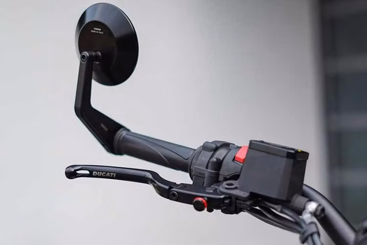 "Trái tim" của xe là khối động cơ L-Twin dung tích 803 phân khối, sản sinh công suất 73 mã lực và mô-men xoắn cực đại 65,2 Nm, đi kèm hộp số 6 cấp.