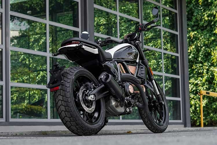 Xe được sản xuất với số lượng giới hạn chỉ 500 chiếc trên toàn thế giới, sự hiện diện của chiếc xe mang số thứ tự 362 tại Việt Nam không chỉ là một sự kiện thương mại mà còn là lời khẳng định về đẳng cấp của giới sưu tầm xe trong nước.