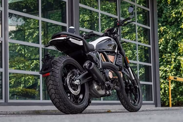 Xe được sản xuất với số lượng giới hạn chỉ 500 chiếc trên toàn thế giới, sự hiện diện của chiếc xe mang số thứ tự 362 tại Việt Nam không chỉ là một sự kiện thương mại mà còn là lời khẳng định về đẳng cấp của giới sưu tầm xe trong nước.