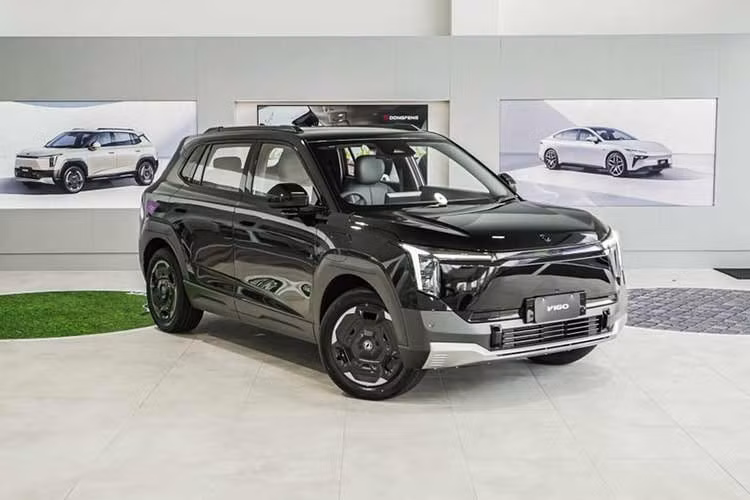 Sau màn ra mắt thử nghiệm vào tháng trước, mẫu ôtô điện Dongfeng Vigo đã chính thức được bán tại thị trường Malaysia. Tại thị trường này, Dongfeng Vigo 2026 có giá niêm yết 108.888 RM (khoảng 718 triệu đồng). Mẫu xe này được biết đến dưới tên gọi riêng là Nammi 06 ở thị trường nội địa Trung Quốc.