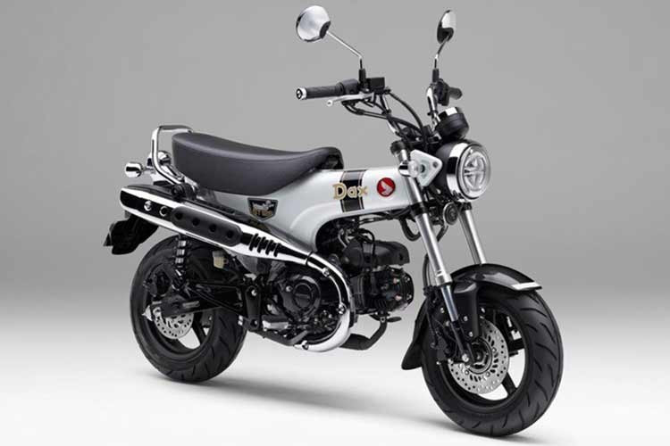 Honda Dax 2026 tiếp tục khẳng định thế mạnh về khả năng tiết kiệm nhiên liệu của dòng xe máy nhỏ đầy phong cách Honda. Mức giá bán của xe tại thị trường Nhật Bản với mức giá đề xuất 495.000 yên (khoảng 82,4 triệu đồng).
