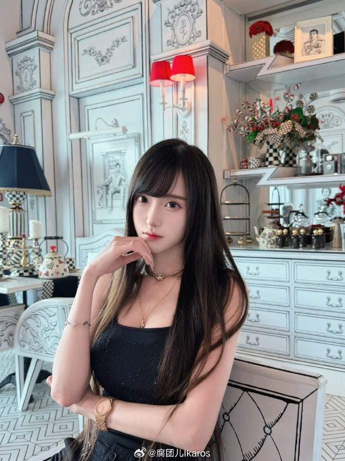 Phong cách cổ trang vốn luôn là mảnh đất màu mỡ của giới cosplay. Những bộ trang phục mang đậm yếu tố truyền thống, kết hợp cùng vẻ đẹp hình thể hiện đại, thường tạo ra sức hút rất riêng.