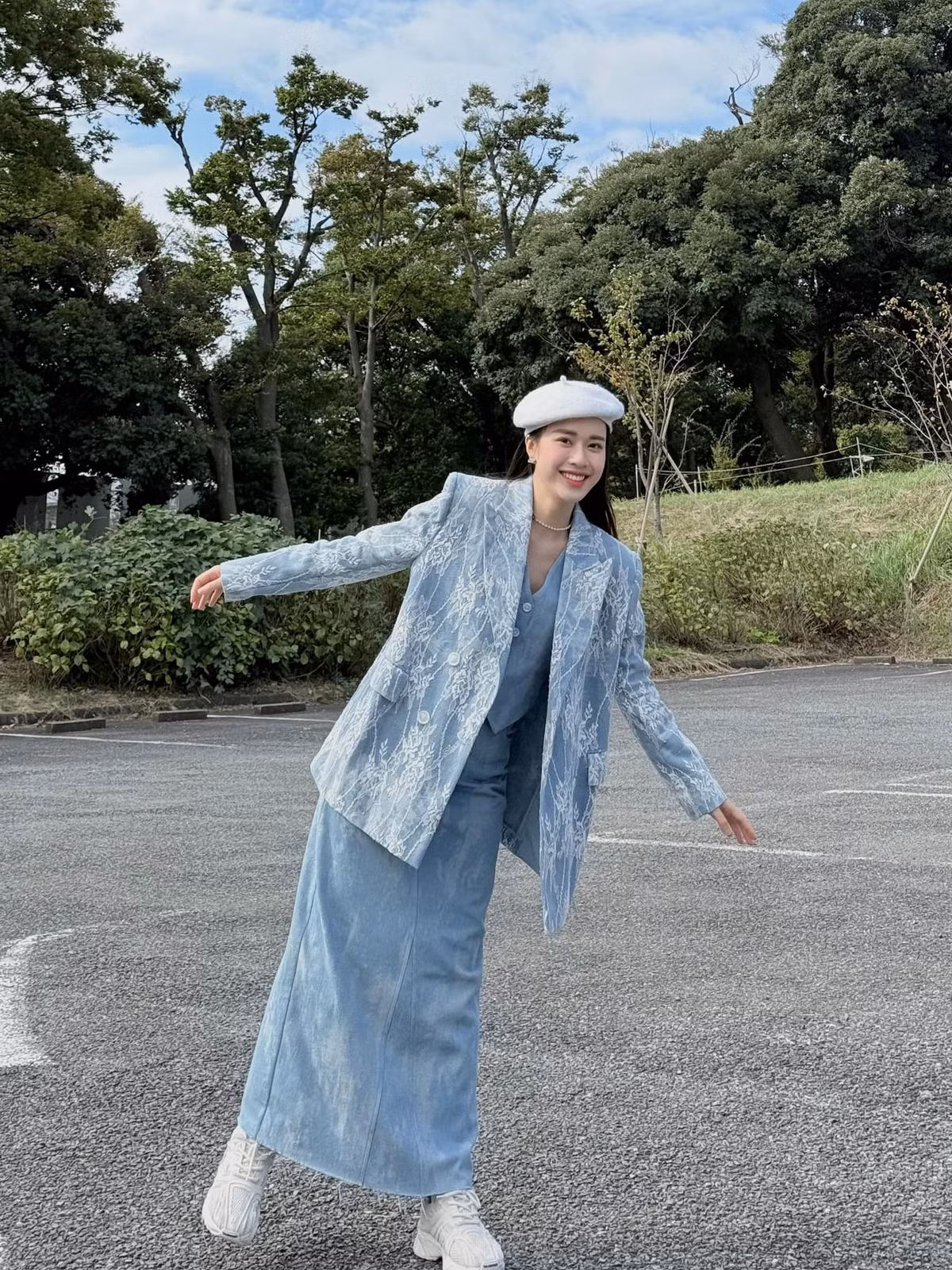 Trước đó, Ngô Mai Phương từng chia sẻ ảnh bế bụng bầu đến xem tiến độ sửa nhà.