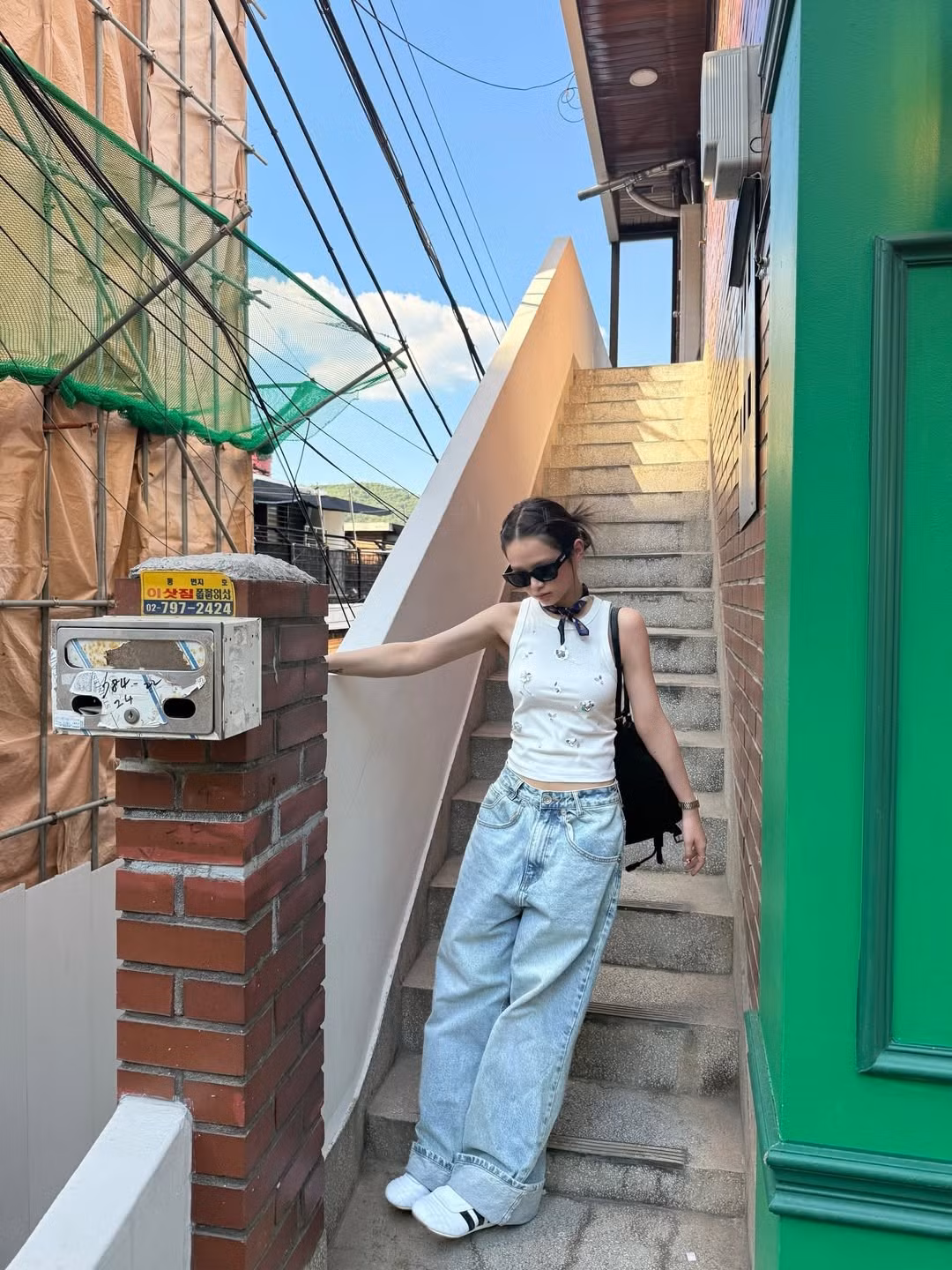 Linh Ka tên thật là Chu Diệu Linh (sinh năm 2002), hiện là ca sĩ, người mẫu ảnh và nhân vật có sức ảnh hưởng lớn trên mạng xã hội tại Việt Nam.