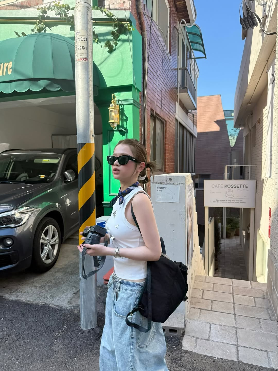 Trên các diễn đàn, cư dân mạng dành nhiều lời khen cho phong cách mới của Linh Ka như: “Mặc đơn giản mà vẫn cuốn”, “Style này nhìn rất Tây”, hay “Ngày càng có khí chất fashionista”. ﻿