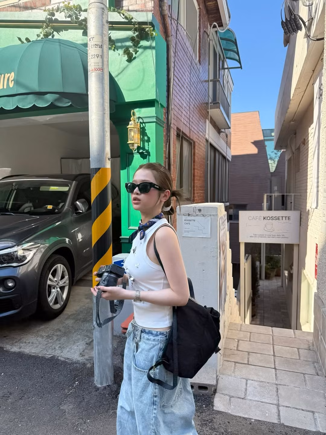 Trên các diễn đàn, cư dân mạng dành nhiều lời khen cho phong cách mới của Linh Ka như: “Mặc đơn giản mà vẫn cuốn”, “Style này nhìn rất Tây”, hay “Ngày càng có khí chất fashionista”. ﻿