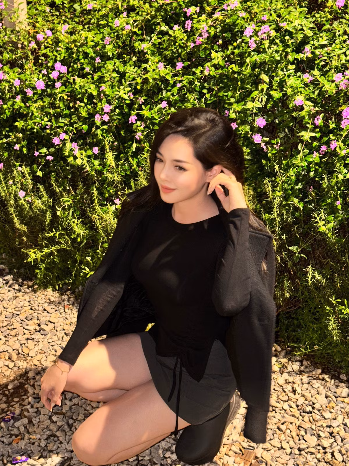 Kể từ sau cuộc phẫu thuật thẩm mỹ thành công, Vũ Thanh Quỳnh không ngừng hoàn thiện bản thân, từ nhan sắc đến gu thời trang.