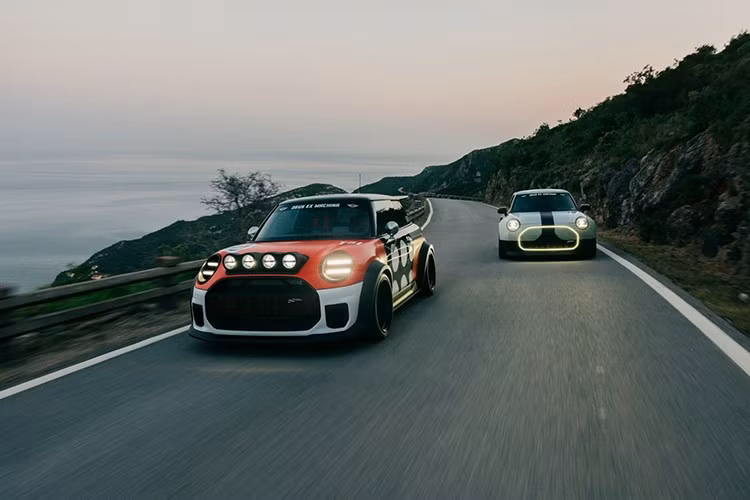 Chiếc MINI đặc biệt không chỉ ấn tượng bởi hiệu suất mà còn dành cho những ai yêu mến cảm giác được hít thở cùng tinh thần này. “Đặc trưng của các mẫu xe MINI là sự kết hợp giữa thiết kế sáng tạo và động lực motorsport,” ông Stefan Richmann, Giám đốc MINI, chia sẻ.