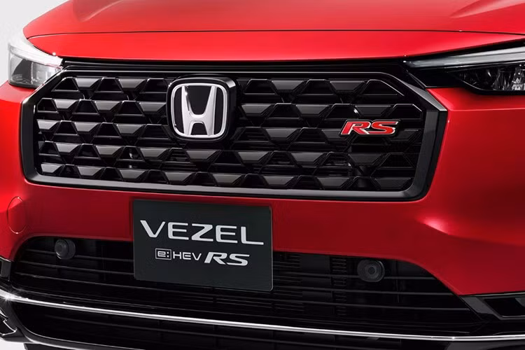 Với chiều dài x rộng x cao lần lượt đạt 4.567 x 1.839 x 1.610mm, xe dài hơn HR-V cho thị trường Đông Nam Á, đồng thời tổng thể xe rộng và cao hơn đáng kể.