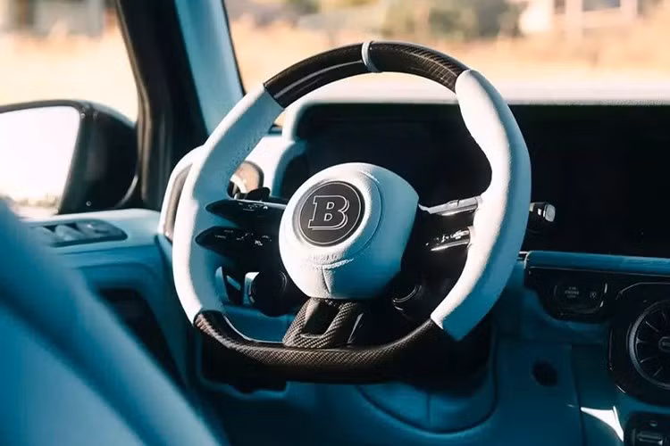 Đây sẽ không phải là một bản độ hoàn chỉnh nếu không có thêm sức mạnh. Trước khi tiết lộ những con số kỳ diệu đã được điều chỉnh, chúng tôi xin nhắc lại rằng Mercedes-AMG G63 tiêu chuẩn sở hữu mô-men xoắn 627 lb-ft (850 Nm).