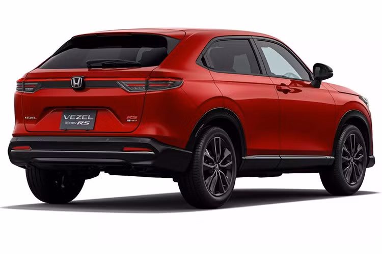 Vezel RS tiếp tục sử dụng hệ truyền động hybrid e:HEV, gồm động cơ xăng 1.5L và hai mô-tơ điện, cho công suất 129 mã lực và mô-men xoắn 253 Nm. Xe có tùy chọn dẫn động cầu trước (FWD) hoặc 4 bánh toàn thời gian (AWD).