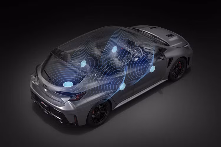 Tại thị trường quê nhà Nhật Bản, Toyota GR Corolla 2026 có giá từ 5.680.000 yên (38.500 USD) cho bản số sàn và 5.980.000 yên (40.600 USD) cho bản số tự động.