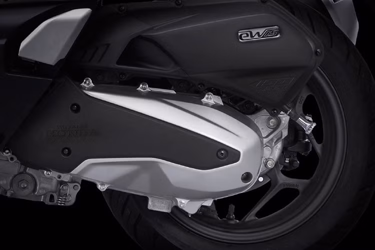 Xe được trang bị khối động cơ eW15, dung tích 149,7cc, xi-lanh đơn, làm mát bằng dung dịch. Động cơ này kế thừa công nghệ eSP+ danh tiếng của Honda cho công suất cực đại đạt 11,4 kW (tương đương 15,3 mã lực) tại 8.500 vòng/phút và mô-men xoắn cực đại 14,4 Nm tại 6.500 vòng/phút. Xe có thể đạt tốc độ tối đa 107 km/h và dễ dàng leo dốc với độ nghiêng lên đến 30 độ.