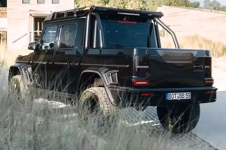 Brabus XLP 800 Adventure có mô-men xoắn cực đại 737 pound-feet (1.000 Nm) tại 3.600 vòng/phút, trong khi công suất cực đại đạt được tại 6.600 vòng/phút. Do các tính năng bổ sung khiến xe nặng hơn, xe chậm hơn ba phần mười giây so với G63 nguyên bản, và có thể đạt tốc độ tối đa 130 dặm/giờ (210 km/giờ).