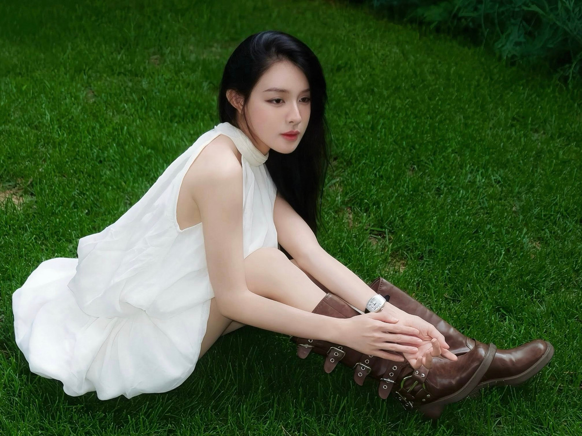 Trước khi yêu Văn Thanh, Bích Hạnh còn nổi tiếng trên mạng xã hội nhờ danh xưng "hot girl phòng gym", truyền cảm hứng với hành trình giảm cân.