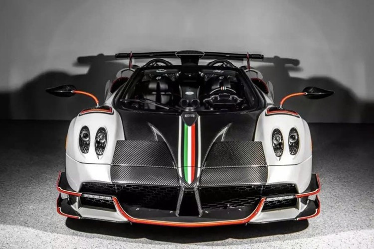 Dự kiến ​​sẽ đạt mức giá từ 5,7 triệu đến 6 triệu đô la, chiếc xe độc ​​đáo này không chỉ là chiếc Roadster BC thứ 40 và cũng là chiếc Huayra cuối cùng được sản xuất mà còn là một trong những mẫu xe được thiết kế đẹp nhất rời khỏi nhà máy ở San Cesario sul Panaro.