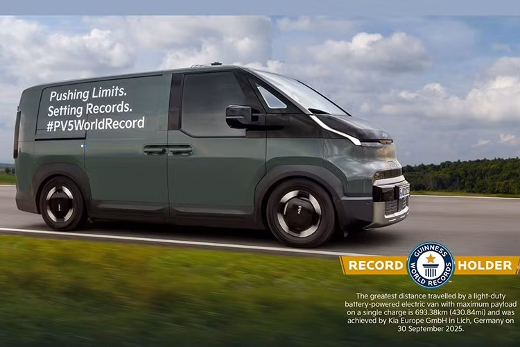 Kia cũng tuyên bố một thông số đáng chú ý rằng PV5 chỉ mất 1,5% phạm vi hoạt động cho mỗi 99 kg hàng hóa chở thêm, một con số rất quan trọng đối với xe thương mại điện.