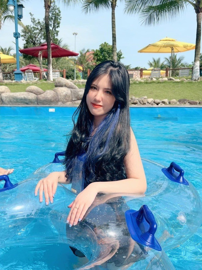 Thần thái nhẹ nhàng giúp Hồng Ngọc được nhiều người hâm mộ ví là "hoa khôi trong làng Audition".