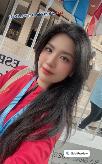 Bắt đầu chơi với sự hứng thú và coi đây là một game giải trí, Hồng Ngọc hiện tại đã gặt hái được những thành tích nhất định, trong vai trò tuyển thủ chuyên nghiệp.