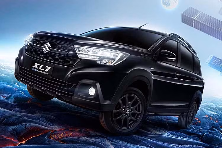 Mức giá cxe Suzuki XL7 Hybrid Black Edition 2026 tại Thái Lan là 835.000 Baht (tương đương 685 triệu đồng), cao hơn 36.000 Baht so với bản tiêu chuẩn GLX AT. Mẫu xe này hiện cũng được bán tại Việt Nam vào tháng 9/2025 với giá niêm yết 599,9 triệu đồng tương tự bản tiêu chuẩn.