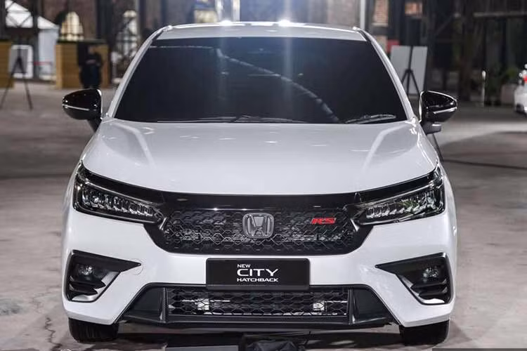 Mặc dù sở hữu thiết kế ấn tượng và gói an toàn Honda Sensing danh tiếng, song con đường của City Hatchback tại Việt Nam không hẳn bằng phẳng. Thực tế cho thấy người tiêu dùng trong nước vẫn ưu tiên dòng sedan hơn, minh chứng là sự rời đi của Toyota Yaris hay doanh số khiêm tốn của Mazda2 Hatchback.