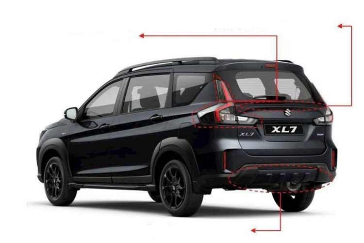 Bên cạnh đó mẫu xe này còn được trang bị ốp sườn xe, bộ mâm hợp kim, tay nắm cửa ngoài, đèn hậu LED và thanh nẹp cửa cốp sau. Phiên bản này cũng được trang bị giá nóc màu đen, tạo điểm nhấn rõ rệt về mặt thẩm mỹ.