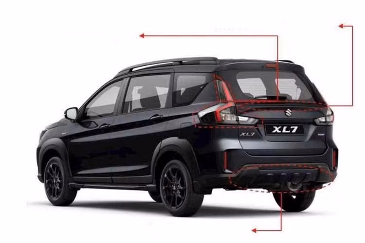 Bên cạnh đó mẫu xe này còn được trang bị ốp sườn xe, bộ mâm hợp kim, tay nắm cửa ngoài, đèn hậu LED và thanh nẹp cửa cốp sau. Phiên bản này cũng được trang bị giá nóc màu đen, tạo điểm nhấn rõ rệt về mặt thẩm mỹ.