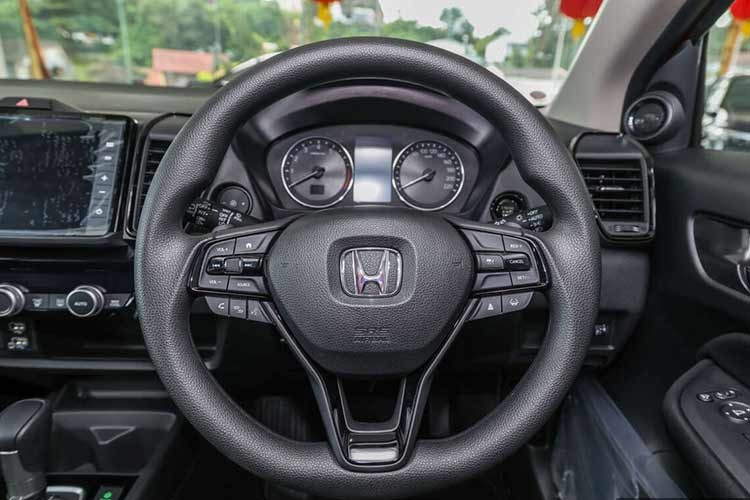 Tại Việt Nam, mẫu xe Honda City sedan đang bán trên thị trường sở hữu động cơ 1.5L hút khí tự nhiên. Trong khi đó, phiên bản City tại Thái Lan có thêm các tùy chọn động cơ khác như máy xăng 1.0L tăng áp và hệ truyền động hybrid 1.5L.