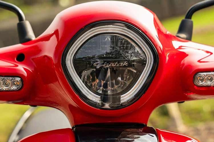 Hãng xe Bajaj cho biết, chương trình ưu đãi nhằm tạo điều kiện cho những khách hàng muốn chuyển sang sử dụng phương tiện di chuyển bằng điện, đặc biệt là những người mua xe điện lần đầu và các hộ gia đình muốn sở hữu thêm một chiếc xe điện cho việc đi lại hàng ngày.