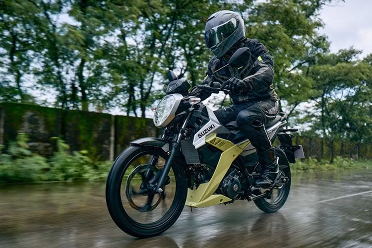 Việc mẫu xe đã được đăng ký bản quyền kiểu dáng tại Việt Nam, được xem là cơ sở cho khả năng Suzuki Satria 2026 sẽ sớm được phân phối trong nước. Đây được xem là bước đi đáng chú ý, cho thấy khả năng làm mới dải sản phẩm xe côn tay thể thao của hãng tại thị trường Việt Nam.