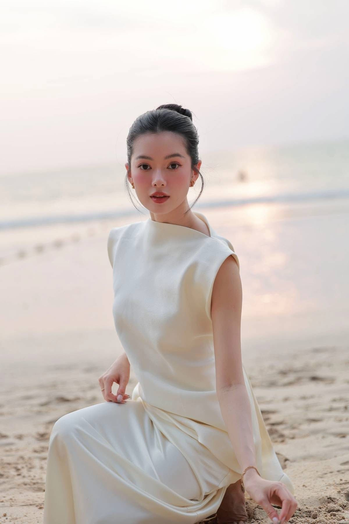 Những hình ảnh đời thường như thế này không chỉ giúp Đỗ Yên Đan gần gũi hơn với khán giả mà còn khẳng định sức hút cá nhân mạnh mẽ của cô.