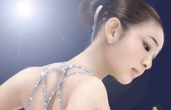 Yuna cũng là nữ VĐV trượt băng châu Á đầu tiên đạt huy chương vàng tại Olympic mùa đông vào năm 2010 được tổ chức tại Vancouver (Canada).