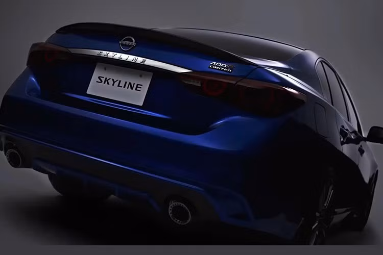 Mức giá bán Nissan Skyline 400R Limited 2026 phiên giới hạn tại thị trường Nhật Bản niêm yết từ 6.935.500 yên (tương đương 1,12 tỷ đồng), 400R Limited là phiên bản đắt nhất trong dòng Skyline hiện tại.