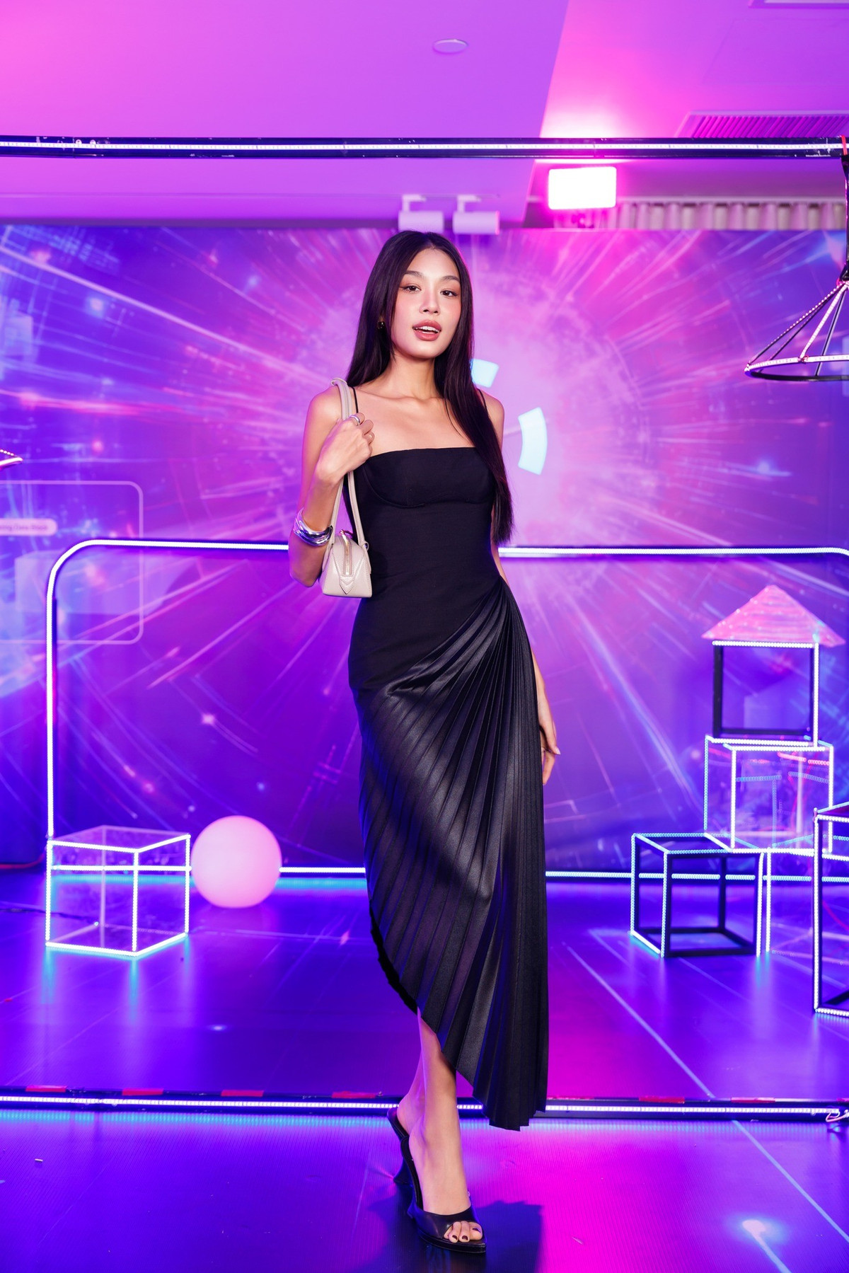 Song song với hoạt động nghệ thuật, Thảo Nhi còn phát triển kinh doanh trong lĩnh vực thời trang và làm đẹp, khẳng định tư duy nhạy bén của một nữ doanh nhân trẻ.