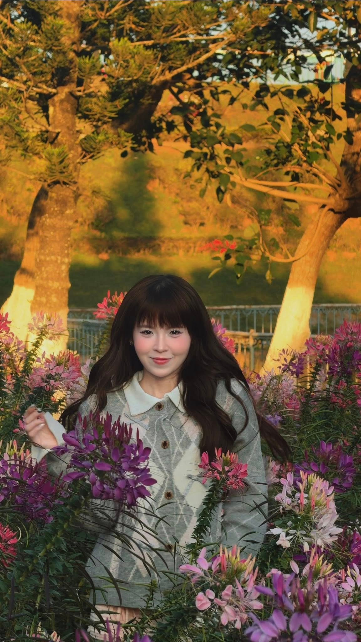 Thúy Kiều được khán giả yêu mến nhờ vẻ ngoài xinh xắn, giọng nói “bánh bèo” đặc trưng và lối diễn tự nhiên, duyên dáng trong các series hài đình đám, đặc biệt là series “Cơm nguội”.