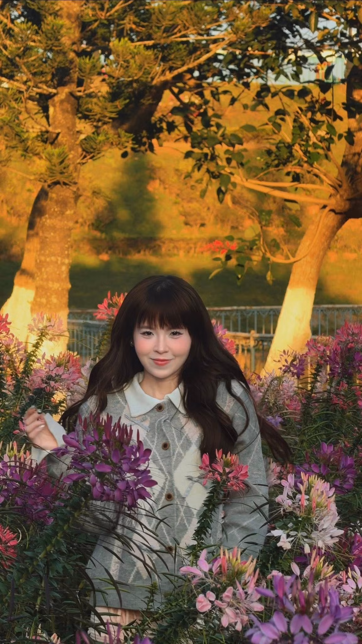 Thúy Kiều được khán giả yêu mến nhờ vẻ ngoài xinh xắn, giọng nói “bánh bèo” đặc trưng và lối diễn tự nhiên, duyên dáng trong các series hài đình đám, đặc biệt là series “Cơm nguội”.